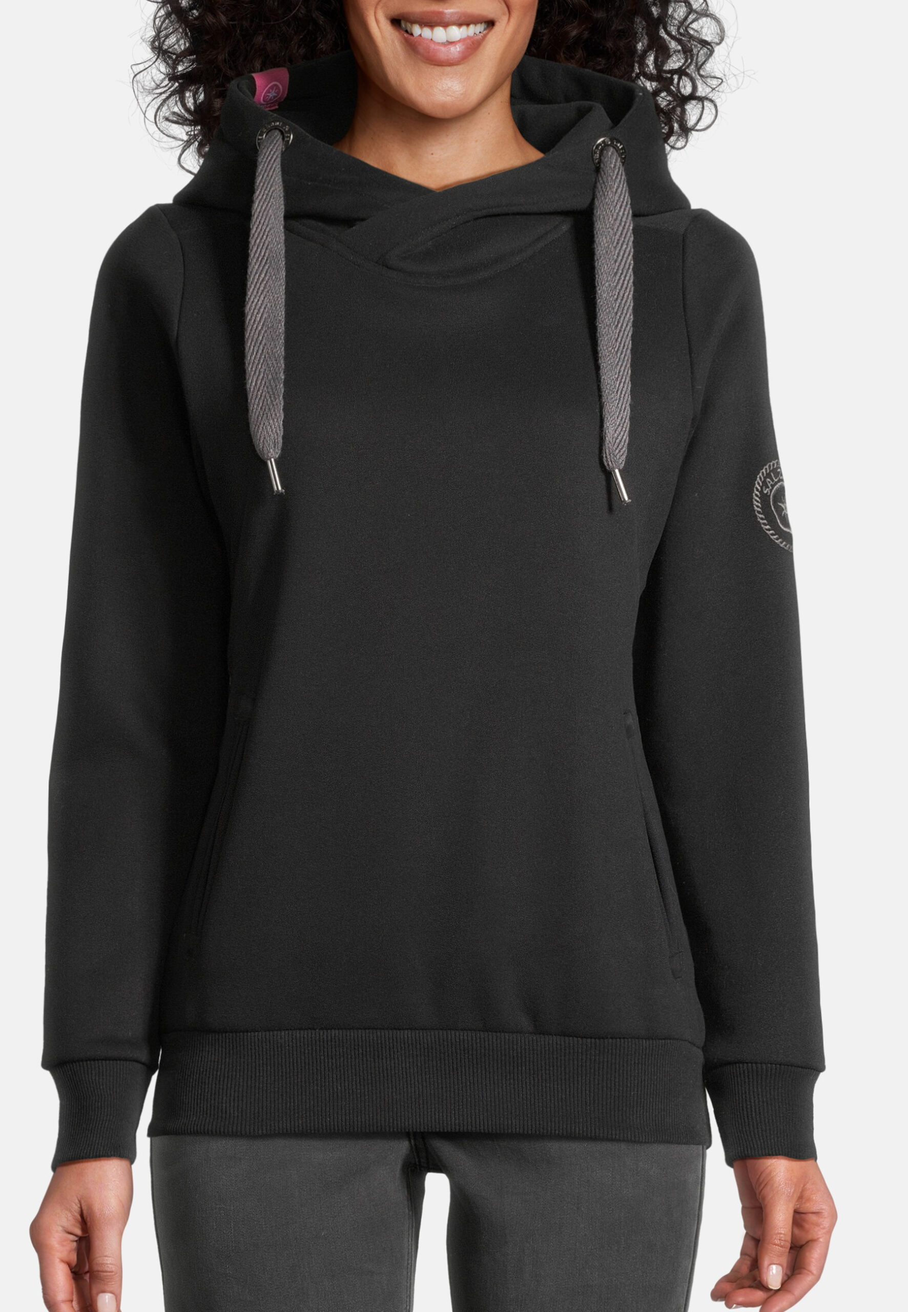 Sünn - Hoodie Black Nahaufnahme mit Model